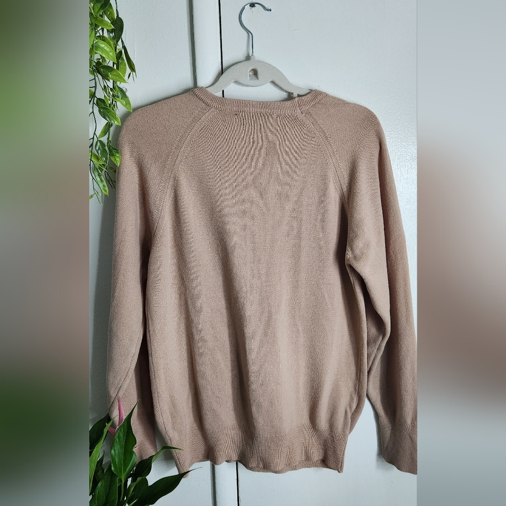 ✨️Christian Dior V-Neck Sweater in Soft Beige - Picture 6 of 6